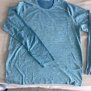 Mens XL Lululemon dry fit shirt